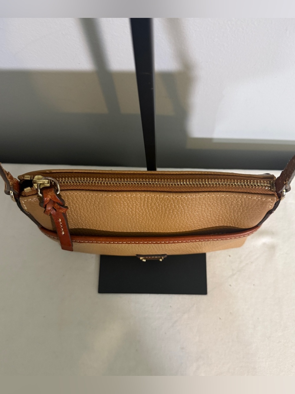 Dooney & Bourke Ginger Pouchette Crossbody Bag Caramel Pebble Leather Brown Trim - Picture 10 of 16